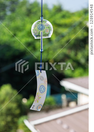 風鈴在風中搖曳 128914548