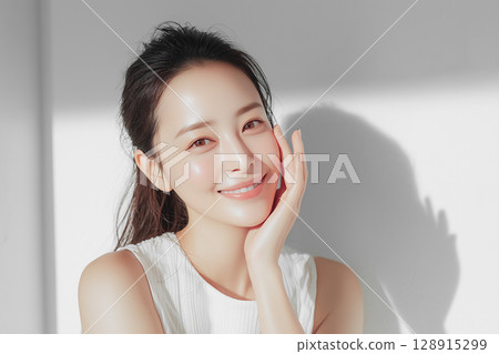 微笑、皮膚健康、潔淨的年輕女子 128915299