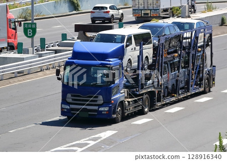 Carrier car (vehicle carrier) Carrier car (vehicle carrier) 128916340