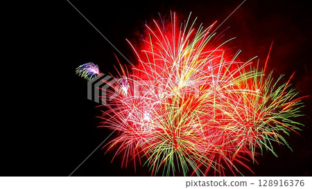 Dynamic fireworks in Hokkaido 128916376