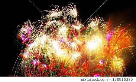 Dynamic fireworks in Hokkaido 128916380