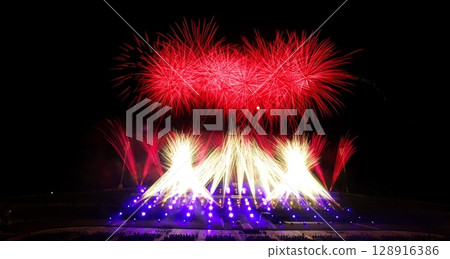 Dynamic fireworks in Hokkaido 128916386