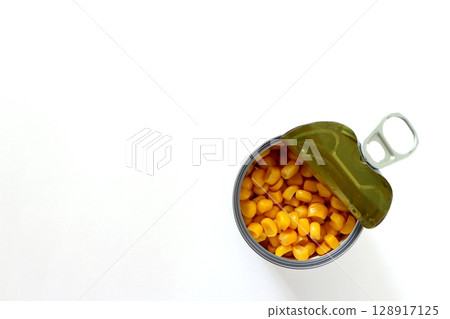 Top view of a can of sweet corn on a white background 128917125