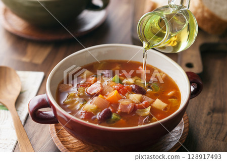 Linseed oil/soup 128917493