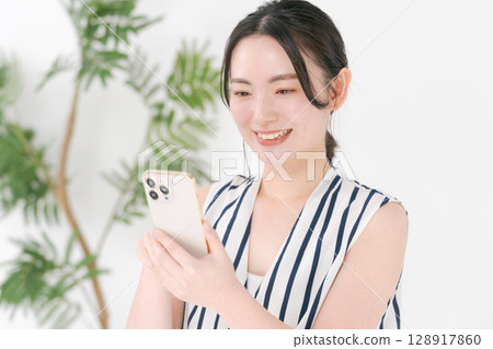 A woman watching a smartphone 128917860