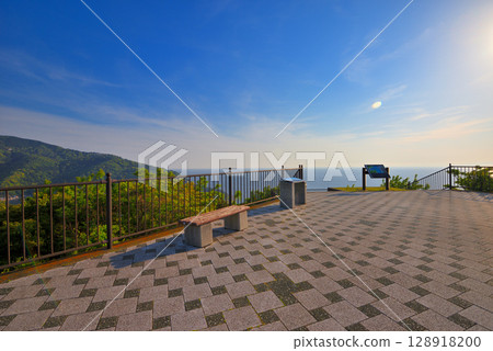 Chubu region, Izu Peninsula, Deai Cape, a well-maintained park and an observation deck overlooking Toda Port, Toda, Numazu City, Shizuoka Prefecture (1) 128918200