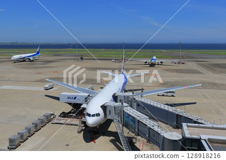 Scenery of the spot at Haneda Airport Terminal 2 128918216