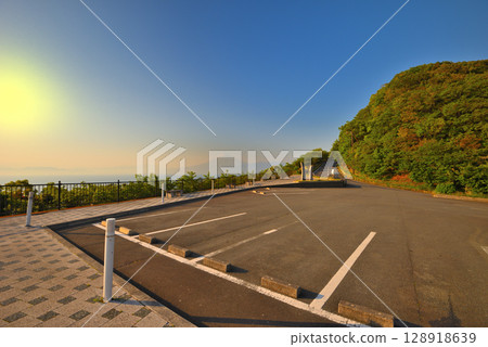 中部地區、伊豆半島、出合岬、觀景台日落美景、停車場與富士山、靜岡縣沼津市戶田市（1） 128918639