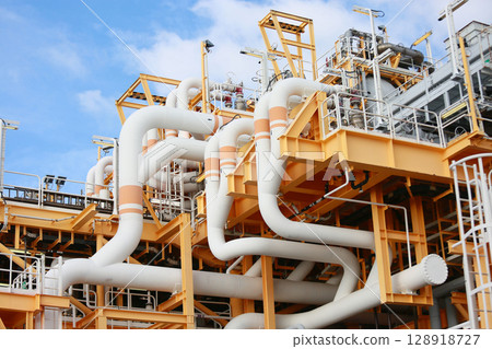 Oil and gas process in the gulf or the sea, The plant operation and operated by technician, The central processing platform under automatic control system and the product is oil and gas. 128918727