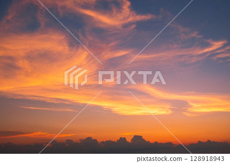 Evening sky 128918943