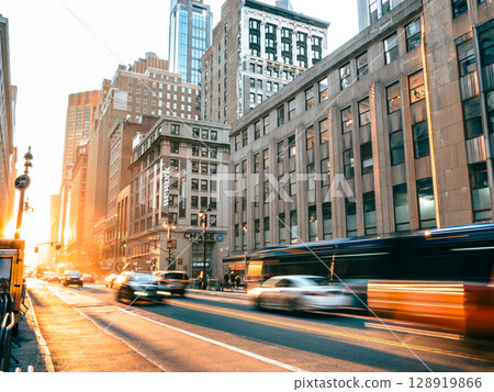 曼哈頓早晨視圖開始在紐約移動 128919866