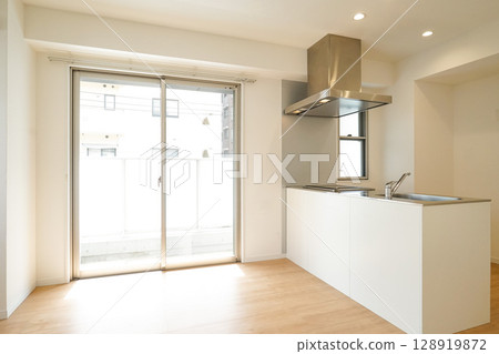 Indoor photo Indoor photo 128919872