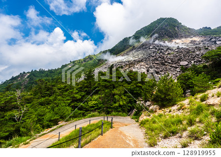 Garandake crater site [Yufu City, Oita Prefecture] 128919955