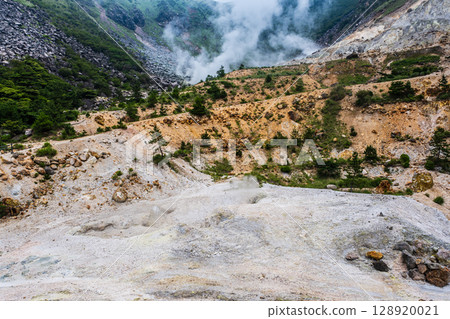Garandake crater site [Yufu City, Oita Prefecture] 128920021