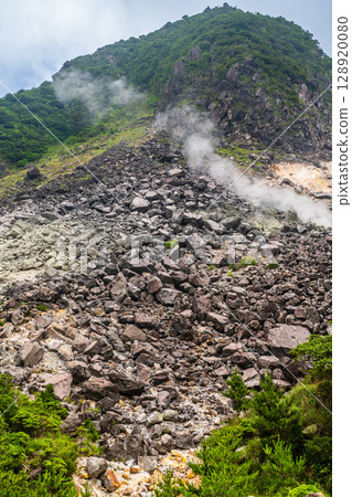 Garandake crater site [Yufu City, Oita Prefecture] 128920080