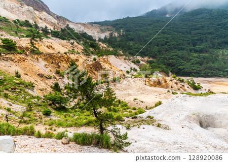 Garandake crater site [Yufu City, Oita Prefecture] 128920086