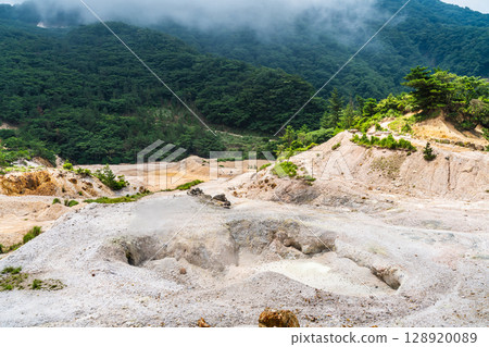 Garandake crater site [Yufu City, Oita Prefecture] 128920089