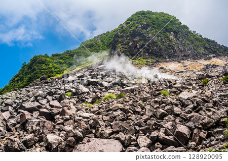 Garandake crater site [Yufu City, Oita Prefecture] 128920095