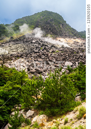 Garandake crater site [Yufu City, Oita Prefecture] 128920105