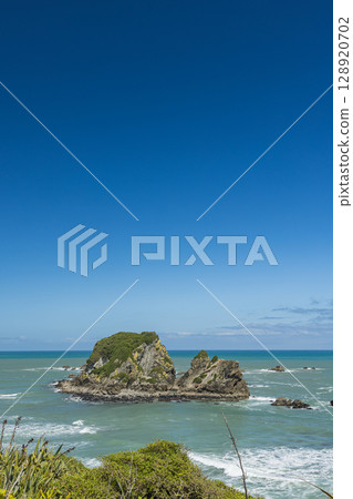 紐西蘭西岸逆風角的海豹聚落與塔斯曼海 紐西蘭西岸逆風角的海豹聚落與塔斯曼海 128920702