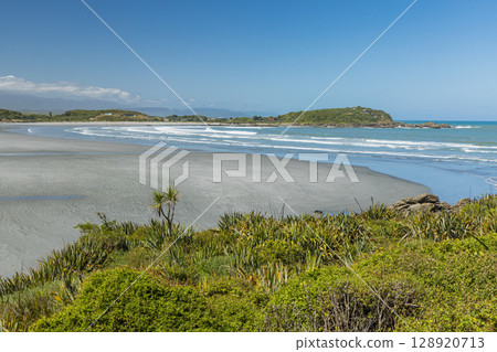 紐西蘭西海岸逆風角陶朗加灣海灘 128920713