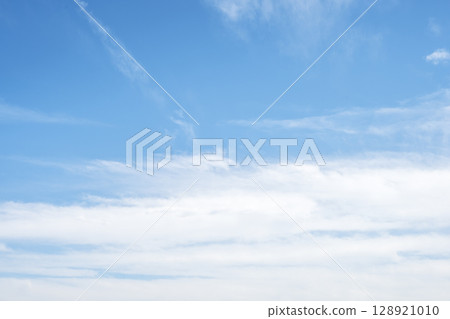 夏日的天空，藍天，晴朗，七月[神奈川縣大磯町] 128921010