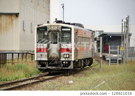 Local train Kiha 54-523 departing from Wakkanai Local train Kiha 54-523 departing from Wakkanai 128921016