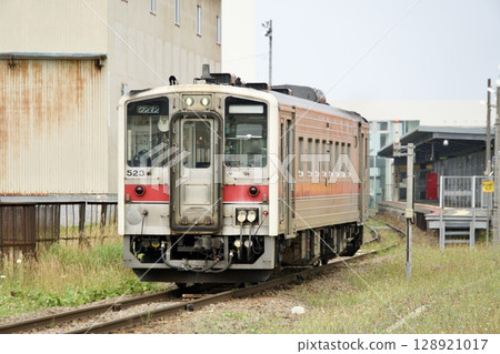 Local train Kiha 54-523 departing from Wakkanai Local train Kiha 54-523 departing from Wakkanai 128921017