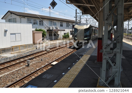 Tobu Railway Isesaki Line, Sano Line, Koizumi Line, Tatebayashi Station Tobu Railway Isesaki Line, Sano Line, Koizumi Line, Tatebayashi Station 128921044