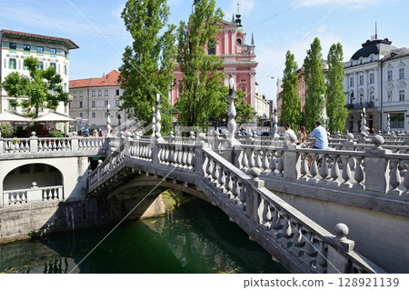 Triple Bridge and Church of the Annunciation in Ljubljana 128921139