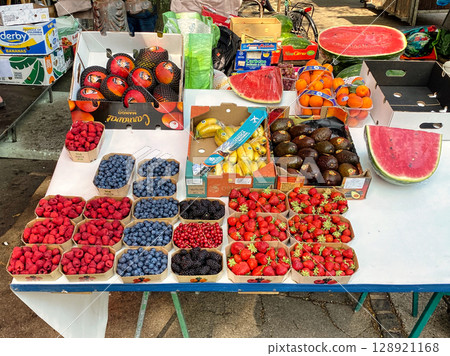 盧布爾雅那中央市場的五彩水果 128921168