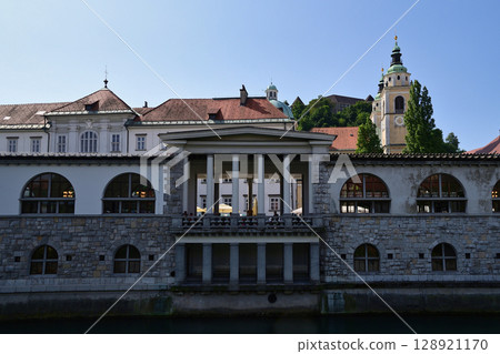 盧布爾雅那中央市場和聖尼古拉斯大教堂塔樓 128921170