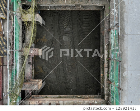 MRT construction 128921415