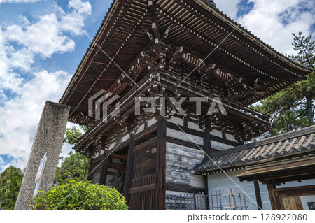Niomon Gate (Tomon) of Koryuji Temple in Kyoto Niomon Gate (Tomon) of Koryuji Temple in Kyoto 128922080