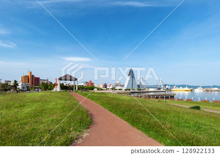 [Aomori Port] A view of Aoiumi Park from the hill at the central wharf 128922133