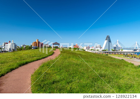 [Aomori Port] A view of Aoiumi Park from the hill at the central wharf 128922134