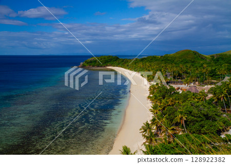 North Beach seen from the observation deck on Mana Island in the Mamanuca Islands, off the west coast of Viti Levu, Republic of Fiji, Oceania North Beach seen from the observation deck on Mana Island in the Mamanuca Islands, off the west coast of Viti Levu, Republic of Fiji, Oceania 128922382