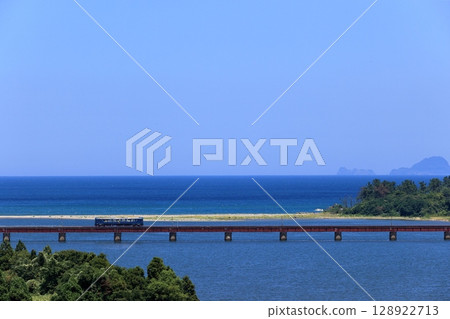 京都丹後鐵道穿越湯川鐵路橋 京都丹後鐵道穿越湯川鐵路橋 128922713