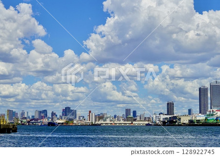 從大阪市此花區櫻島環球城港往弁天町方向眺望阿吉川上游 128922745