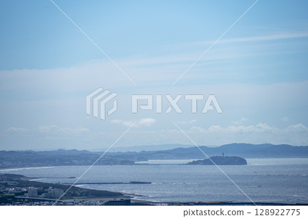 從湘南台展望台眺望江之島 平塚市 藤澤市 7月 從湘南台展望台眺望江之島 平塚市 藤澤市 7月 128922775