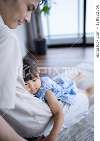 Title*: What is a title that sells well? 15/50 characters Show title candidates I'm tired so I asked my father 128922850