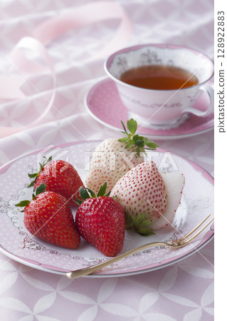 Red and white strawberries 128922883