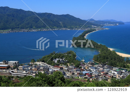 京都丹後鐵道天橋立附近運行的京都丹後鐵道特急橋立 128922919