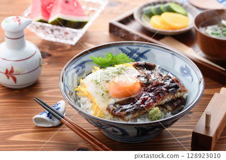 The ultimate combination of grated yam and eel! A steaming bowl of luxurious eel and toro rice bowl 128923010