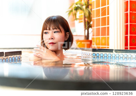Japanese woman taking a bath 128923636