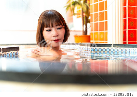 日本女人洗澡 128923812