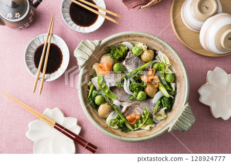 Steamed spring vegetables and sea bream Steamed spring vegetables and sea bream 128924777