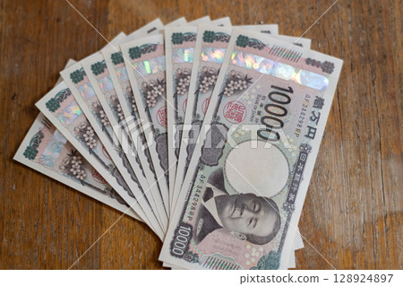 日本 10,000 日元紙幣 128924897