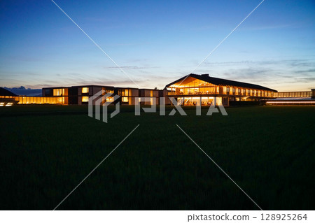 Suiden Terrace 128925264
