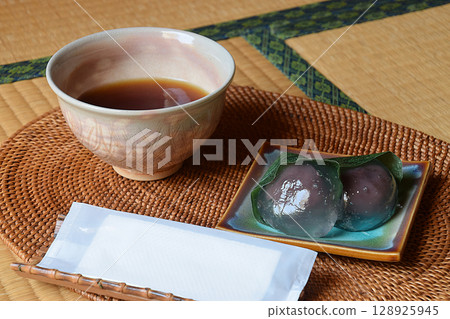 Wagashi Japanese Sweets Mizumanju (Mizumanju) and Coffee Japanese Sweets Set (Japanese Sweets Set) Wagashi Japanese Sweets Mizumanju (Mizumanju) and Coffee Japanese Sweets Set (Japanese Sweets Set) 128925945